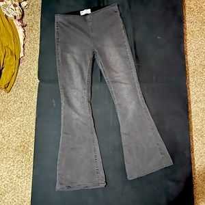 Free People FP Size 27 Pull On Flare/Bell Bottom Jeans in a Black Gray